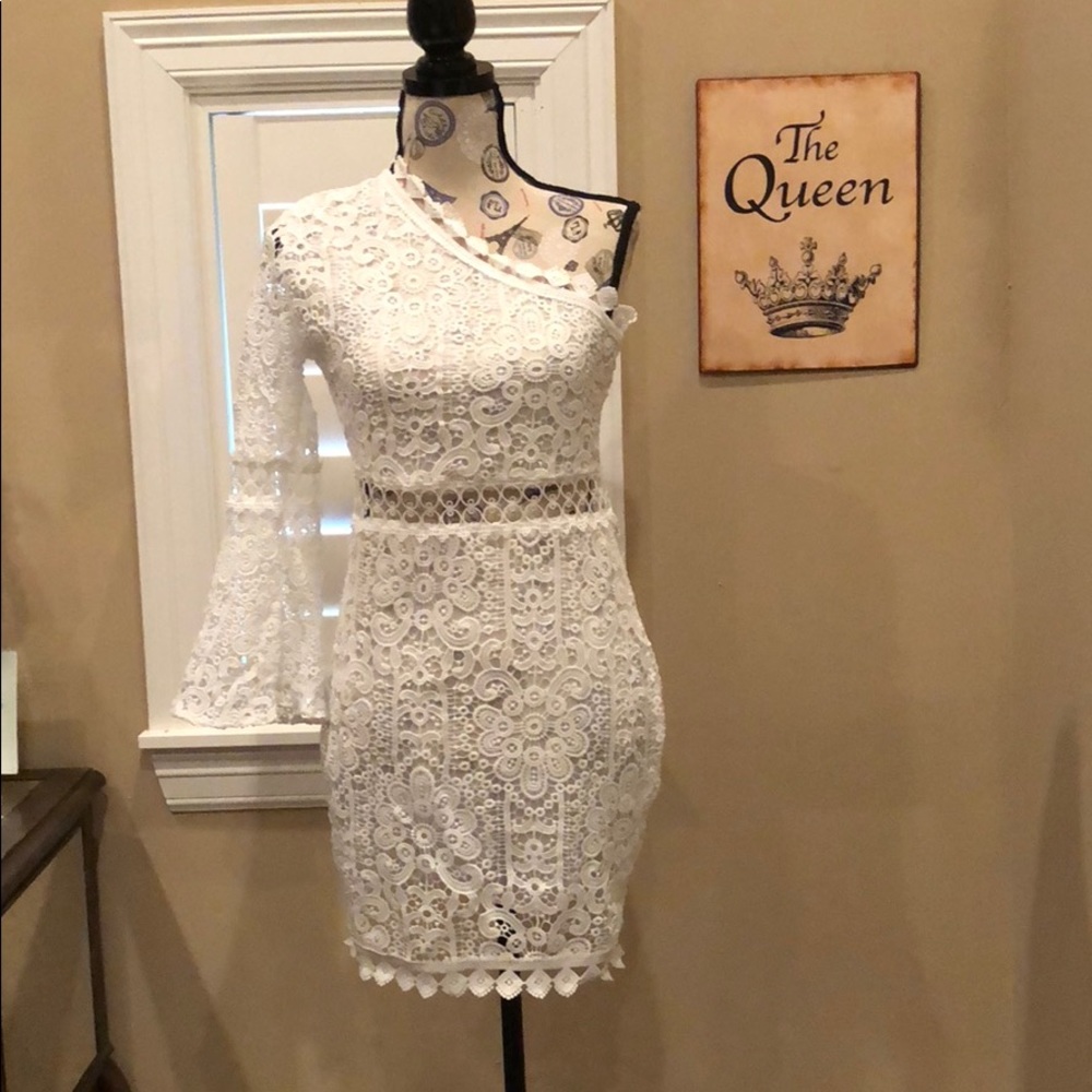 Brand new never worn lace dress size medium.